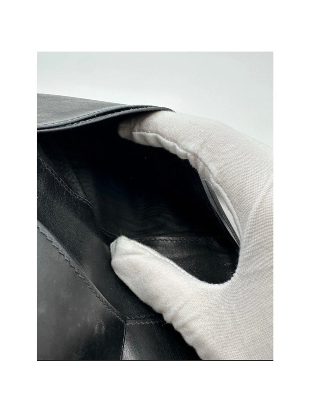 Vintage 1970’s Gucci Black Bi-Fold Suede & Leather Wallet -Authentic - Picture 11 of 13